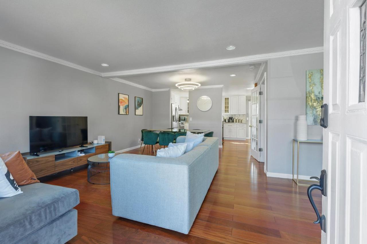 @ Marbella Lane - Buckingham Place Laundry + P Pacifica Exterior photo
