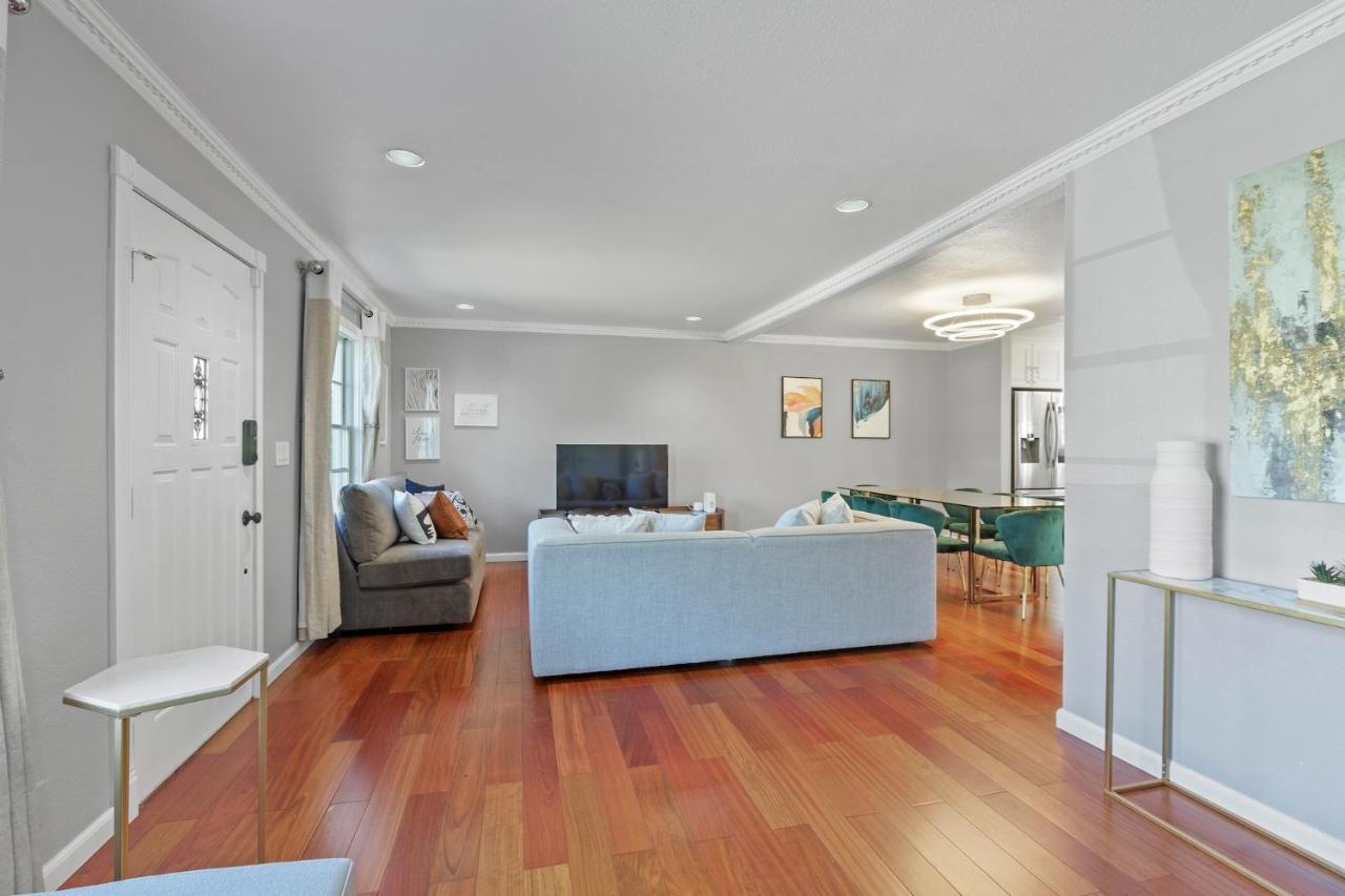 @ Marbella Lane - Buckingham Place Laundry + P Pacifica Exterior photo